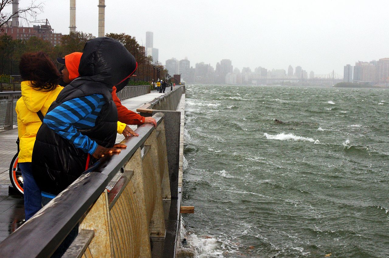 Hurricane_Sandy_East_River_Manhattan_David-Shankbone