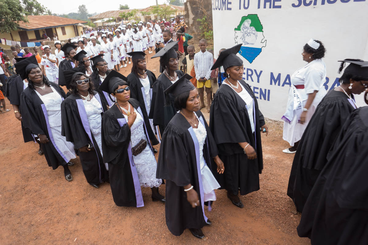 Processional of graduates and students entering the ceremony.