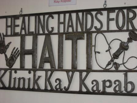 klinik sign Healing Hands Haiti