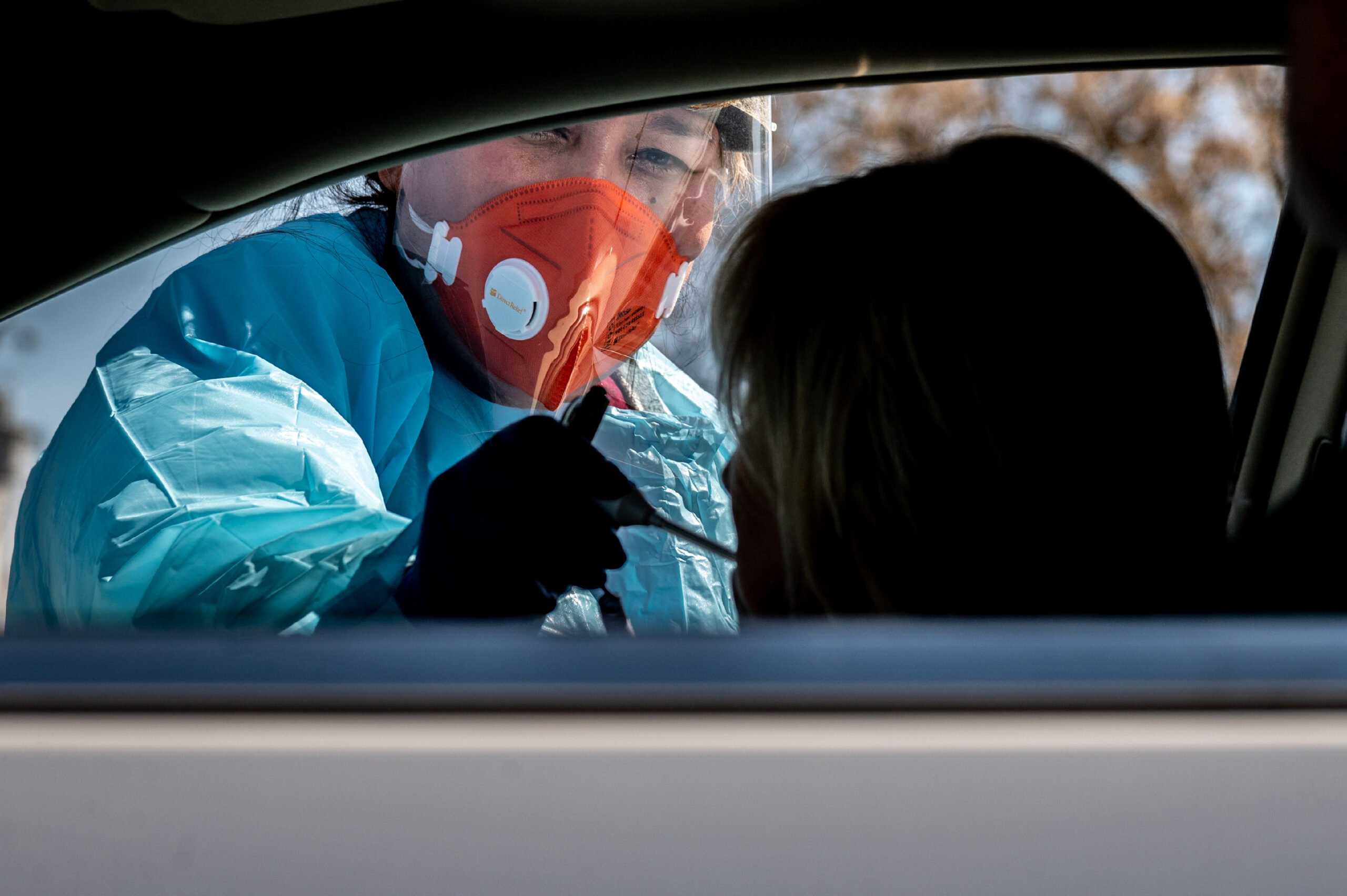 Staff with Ampla Health Care conduct Covid-19 testing at a drive-through site in Yuba City, California, on Friday, March 27, 2020. The site was provided with protective gear from Direct Relief. (Photo by Renée C. Byer/ZUMA Wire)
