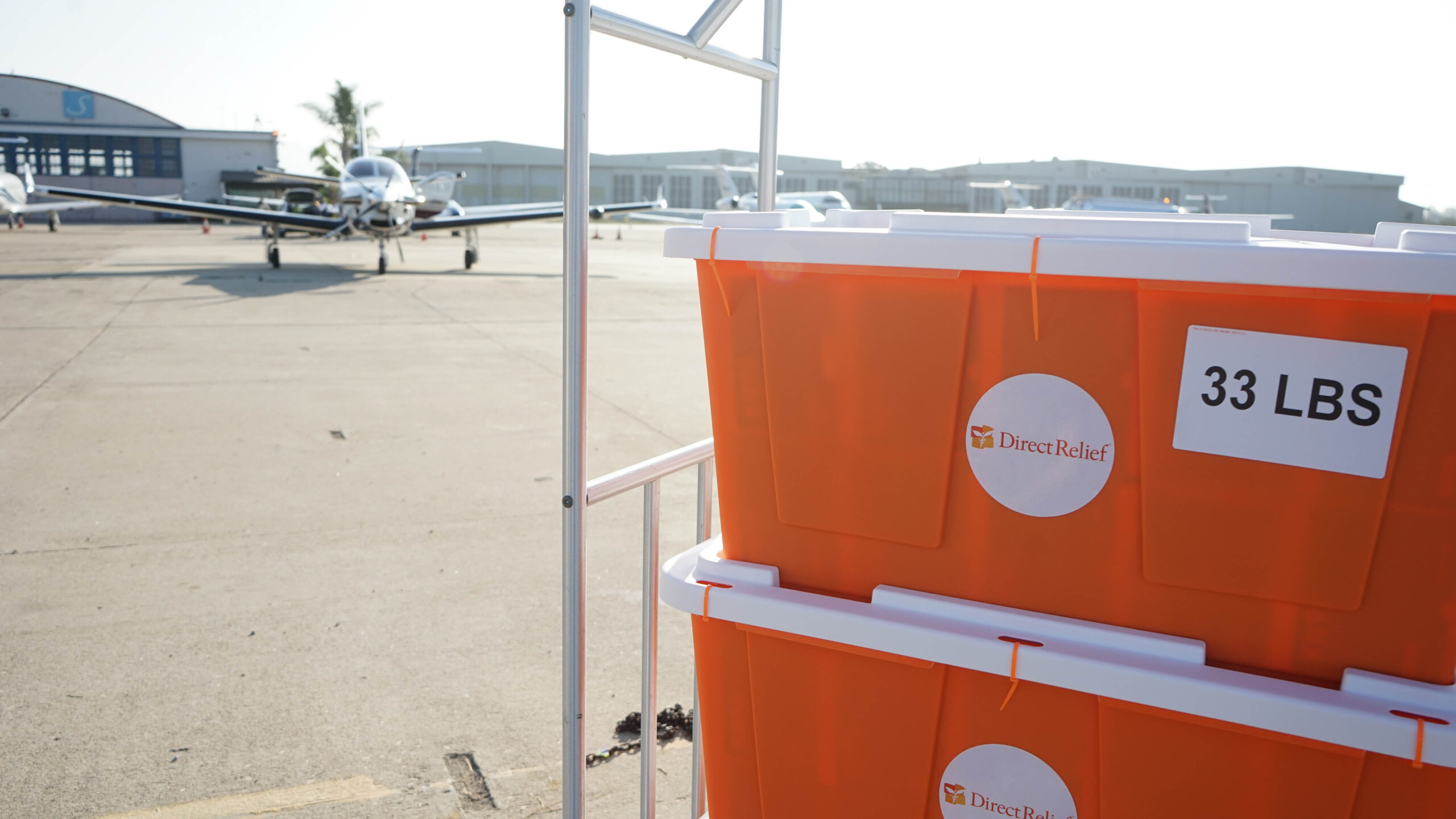 Volunteer pilots with California Disaster Airlift Team load Direct Relief supplies in response to Oregon wildfires. (Photo: Lara Cooper)