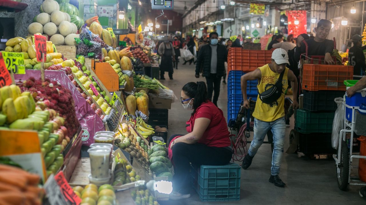 Central de Abastos in Iztapalapa, one of the largest wholesale food markets in the world and responsible for 80% of the food consumed in the Mexico City metropolitan area. (Photo by Meghan Dhaliwal for Direct Relief)