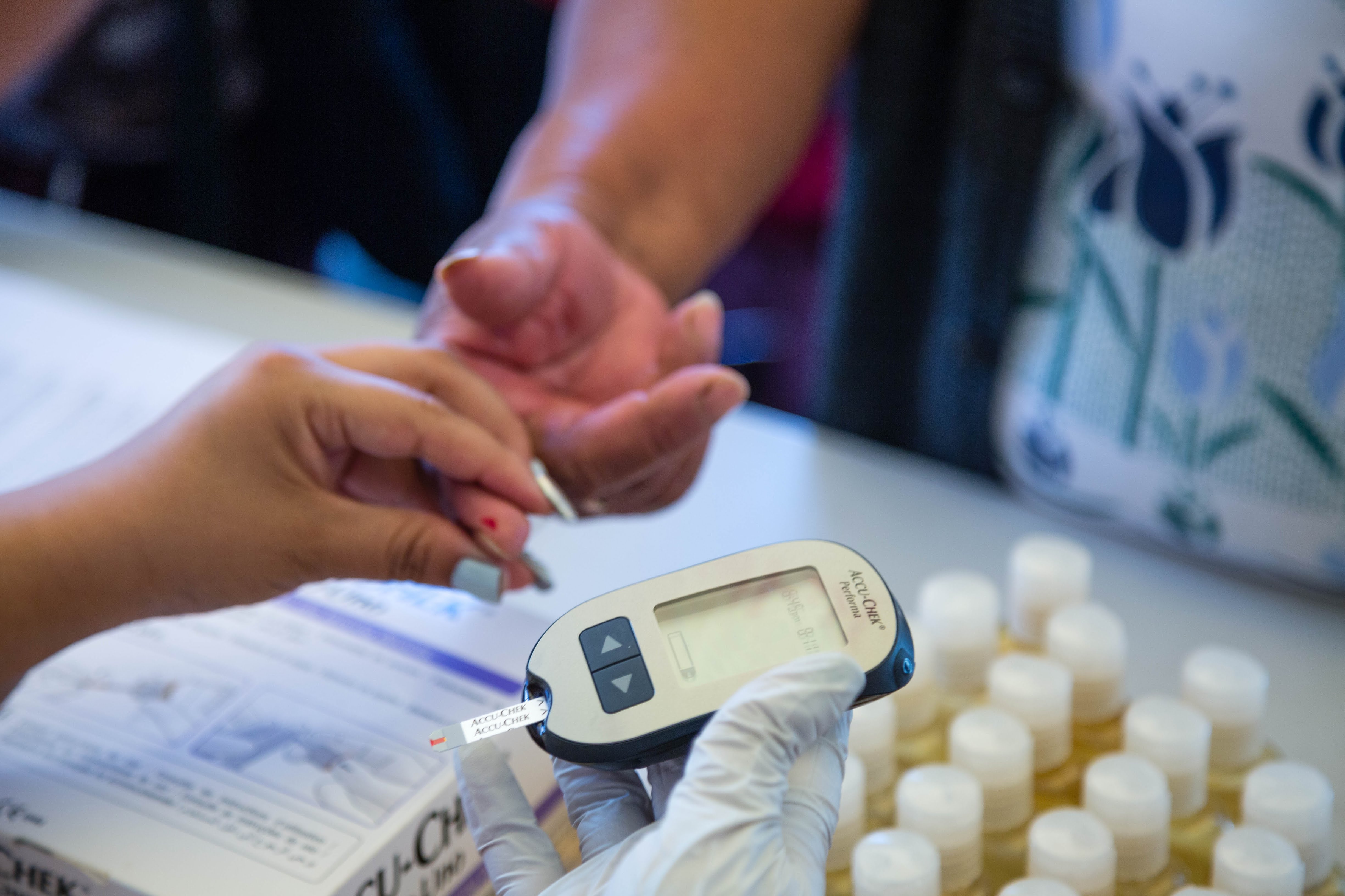 Mexico City residents have their blood sugar levels tested in a clinic on Nov. 8, 2017, sponsored by Direct Relief, Asociacion Mexicana de Diabetes, and Baxter International Foundation. The clinics are part of the Driving Your Health Initiative, now in its second year, that seeks to expand care to patients within a 100-mile radius of Mexico City. (Photo by William Vazquez for Baxter International Foundation)